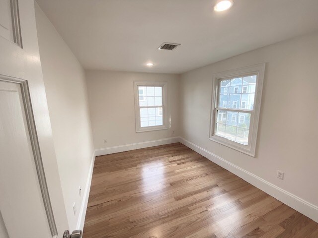 Building Photo - 20 Plainfield St