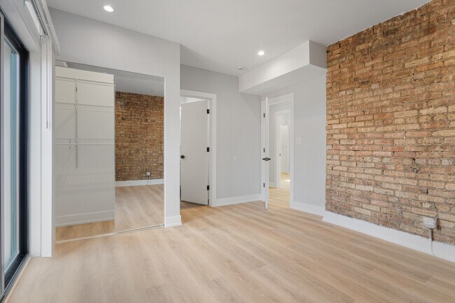 Building Photo - 1550 W Juneway Terrace