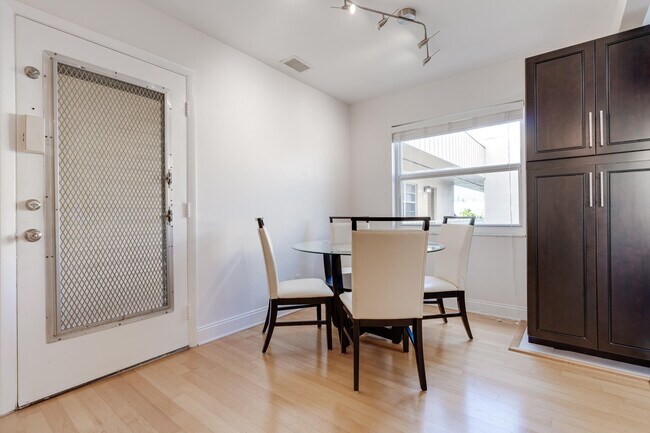 Building Photo - 509 Capri Dr