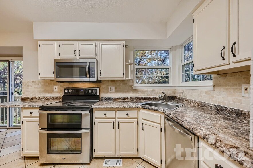 Building Photo - 7832 Falling Leaves Ct