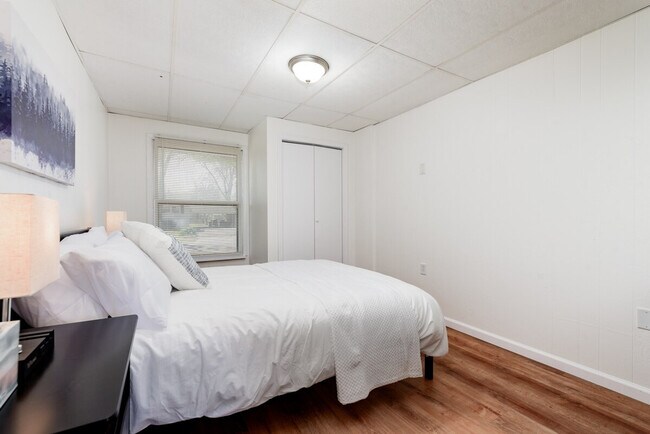 Building Photo - 660 Graham Rd