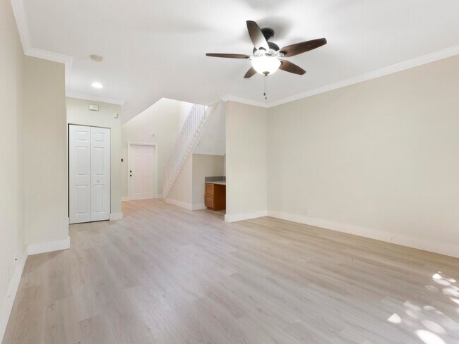 Building Photo - 316 Talia Cir