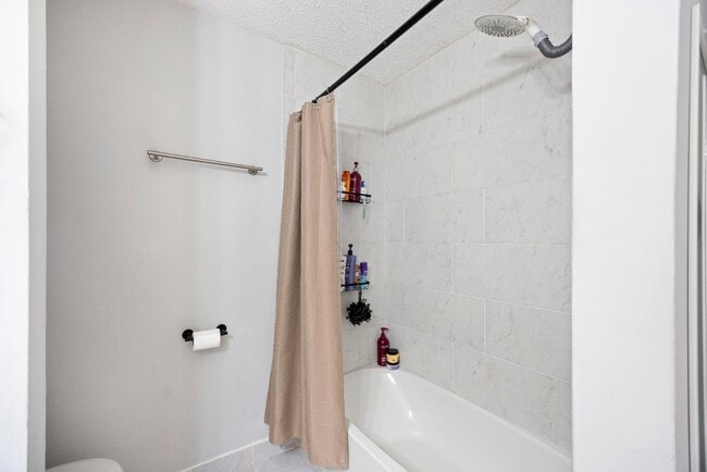 Building Photo - 340 Sandpiper Dr