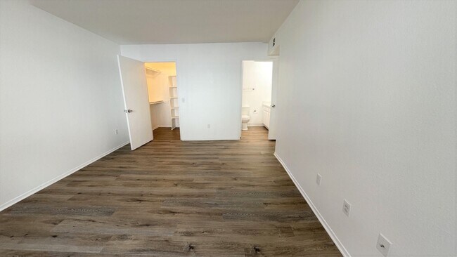 Building Photo - 5300 Kester