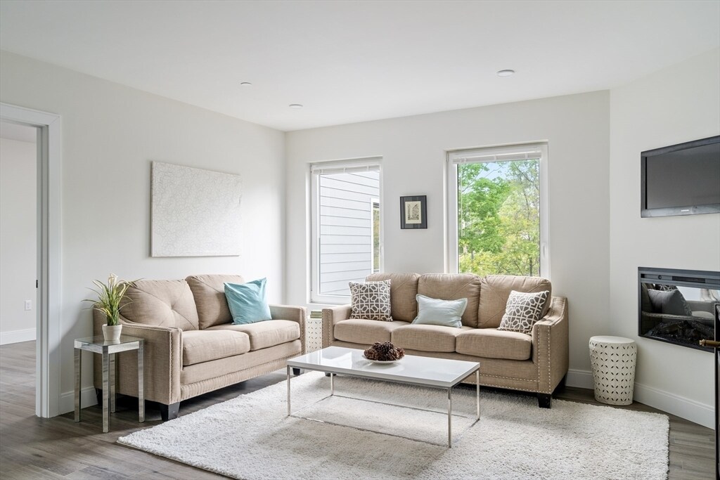 Building Photo - 319 Belgrade Ave