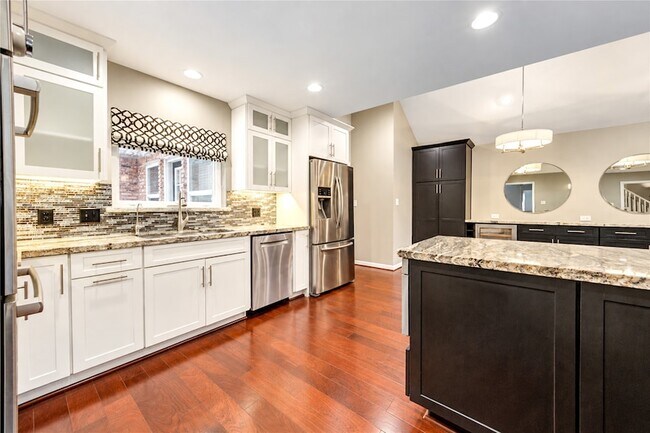 Building Photo - 15739 Fleetwood Oaks Dr