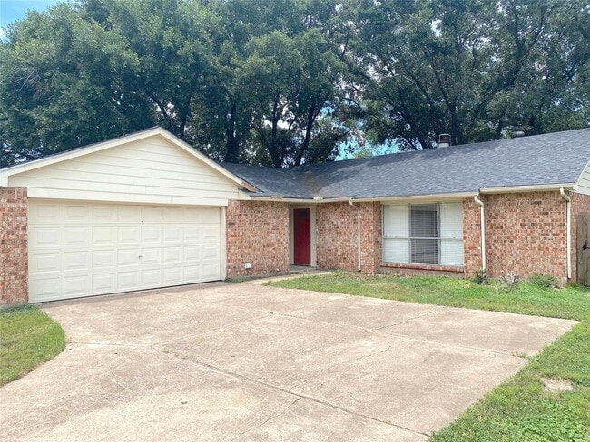 Building Photo - 16222 Summer Dew Ln