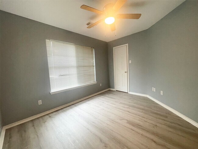 Building Photo - 16854 Carrollton Creek Ln