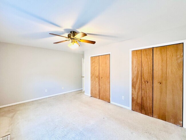 Building Photo - Spacious 5-bedroom home situated on a desirable corner lot!