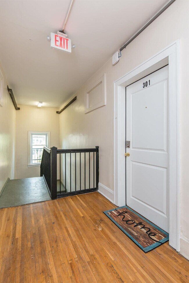 Building Photo - 265 Lyndhurst Pl