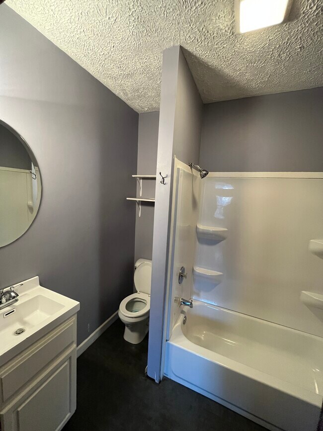 Building Photo - 413 6th St