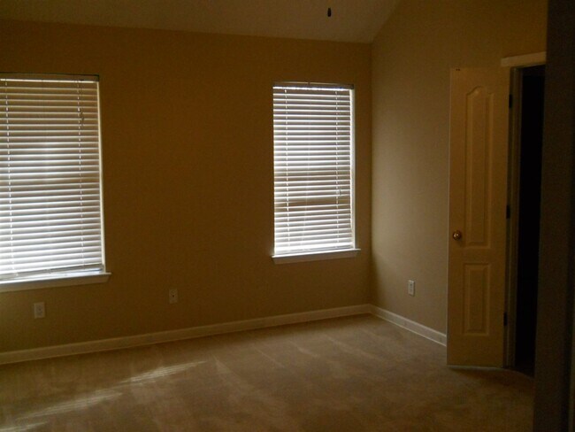 Building Photo - 1098 Breezy Valley Dr