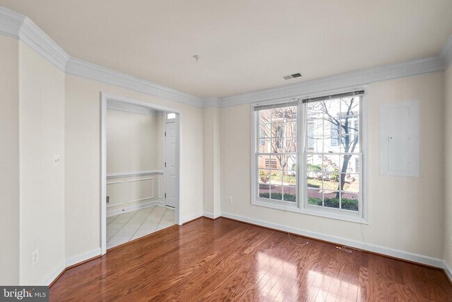 Building Photo - 8831 Ashgrove House Ln