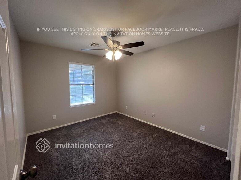 Building Photo - 2114 E Caspian Way