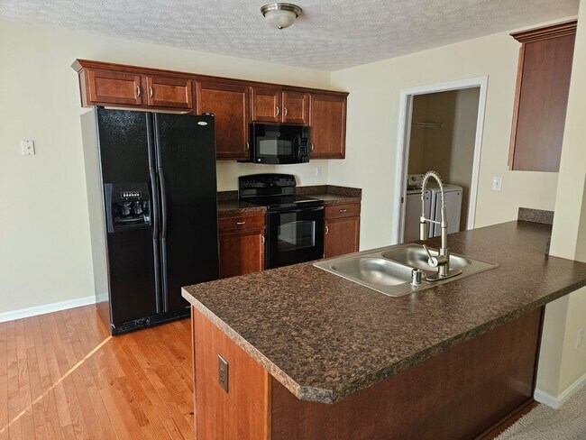 Building Photo - 403 Persimmon Dr