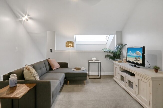 Building Photo - 1605 S US Hwy 1