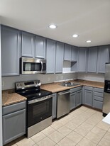 Building Photo - 7984 Shady Oak Trl