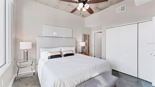 Building Photo - 525 E Jackson St