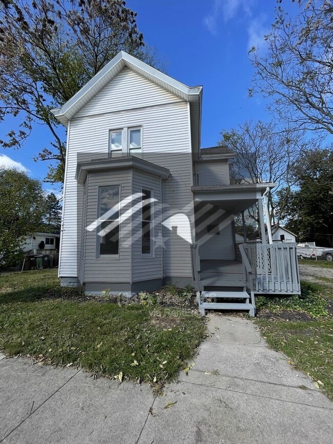 Primary Photo - 815 S Main St