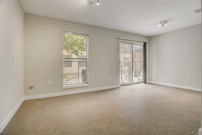Building Photo - 910 Ruthven St