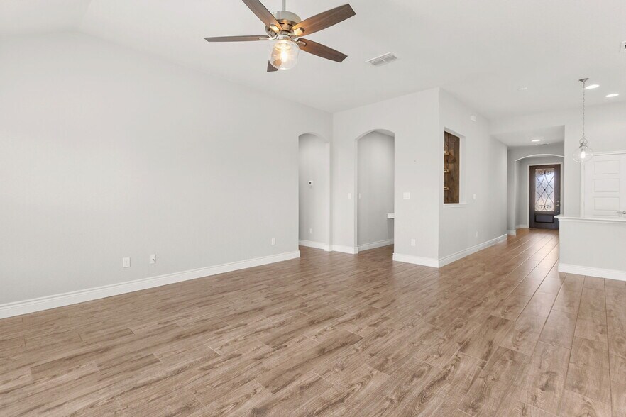 Building Photo - 2255 Oak Run Pky