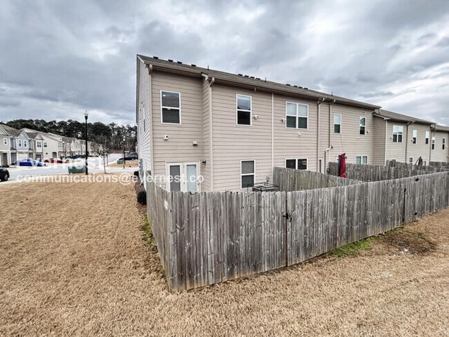 Building Photo - 1924 Dillon Dr