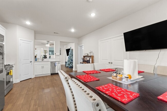 Building Photo - 2303 Starks Ave