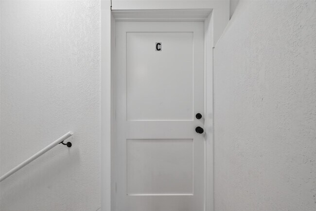 Building Photo - 2202 Hutchins St