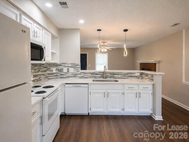 Building Photo - 7718 Linda Lake Dr