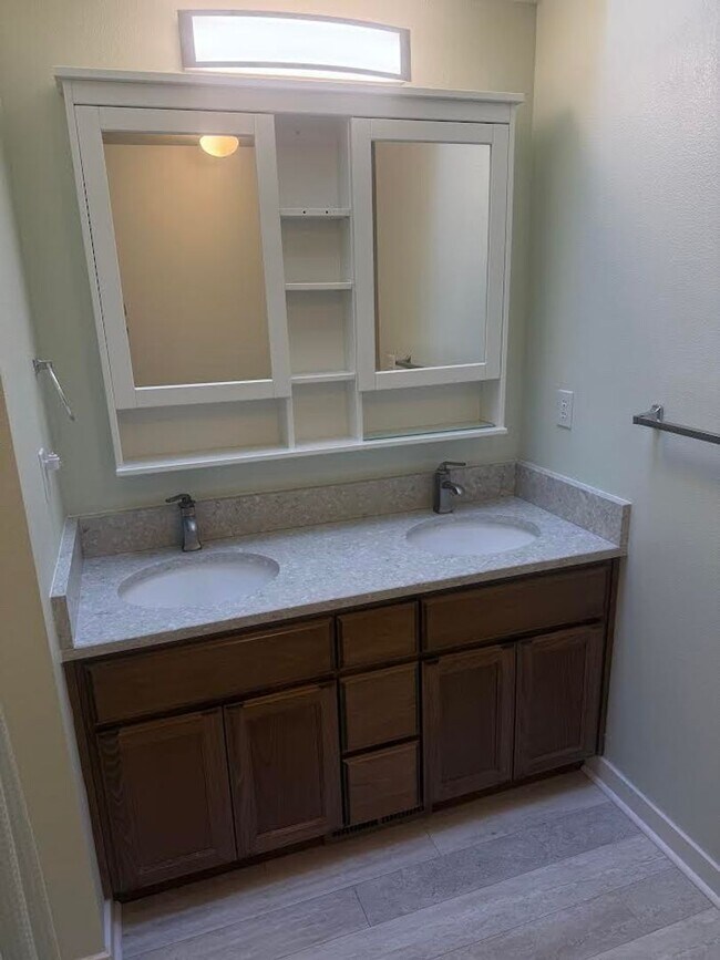 Building Photo - **Half off second month's rent**