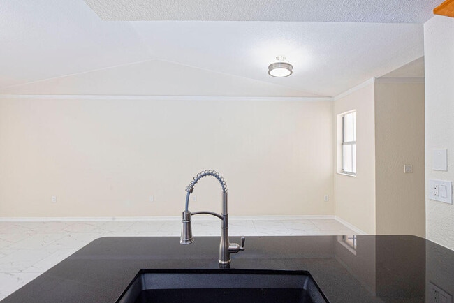 Building Photo - 2400 Centergate Dr