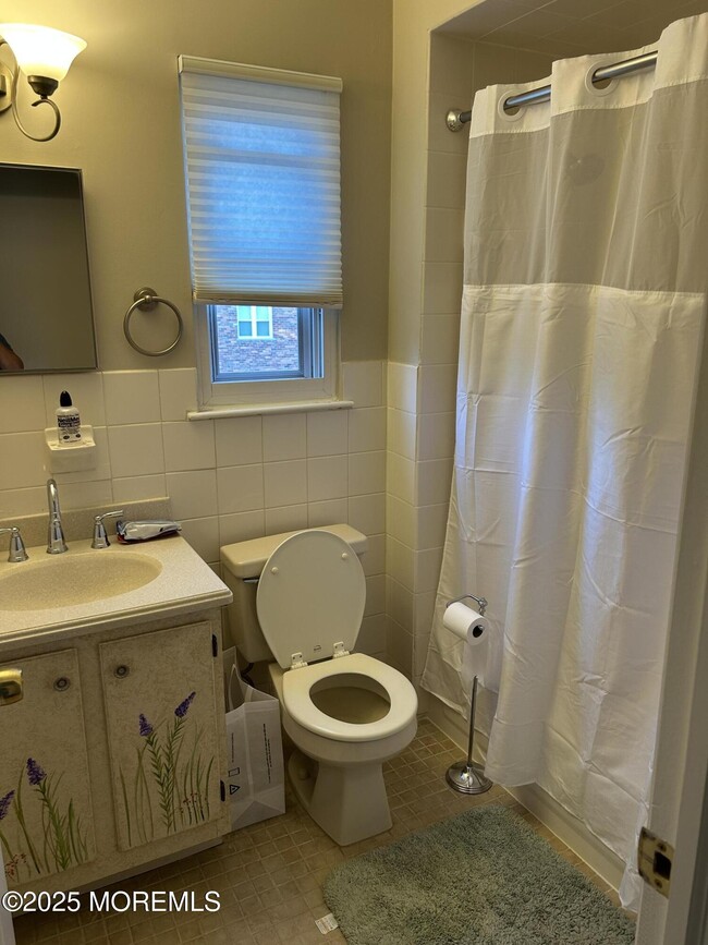 Building Photo - 79 Roseland Ave