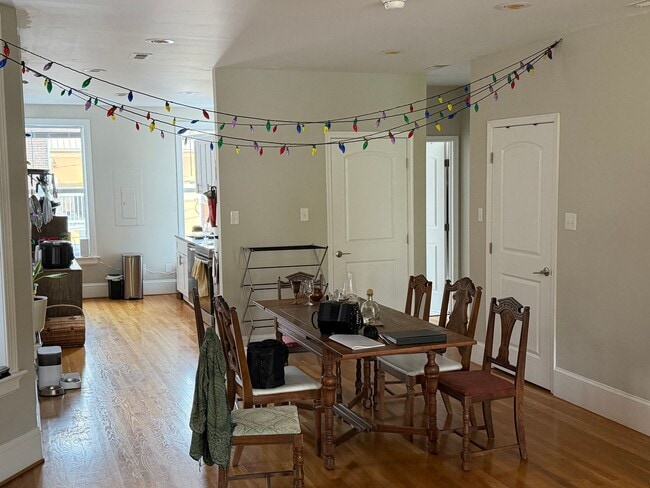 Building Photo - **$500 rent credit with lease starting on or before 08/05/2026**