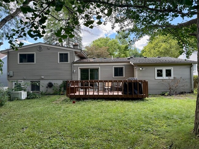 Building Photo - 612 Leona Dr