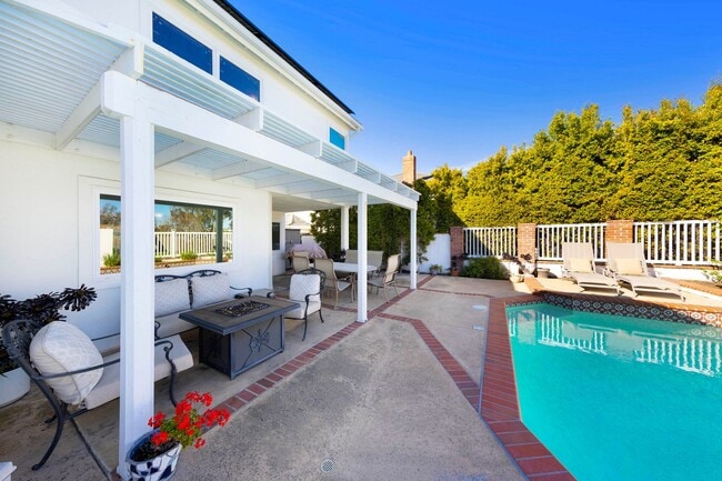 Building Photo - 30932 Colonial Pl