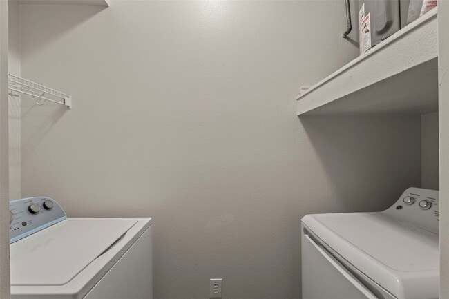 Building Photo - 8015 Ederville Cir