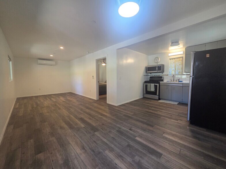 Building Photo - 5445 Aura Ave