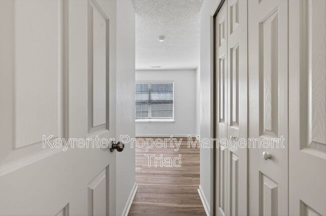 Building Photo - 138 Tannenbaum Cir