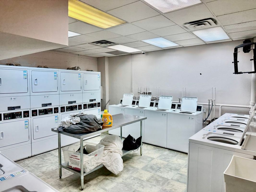 Building Photo - 33 W Delaware Pl