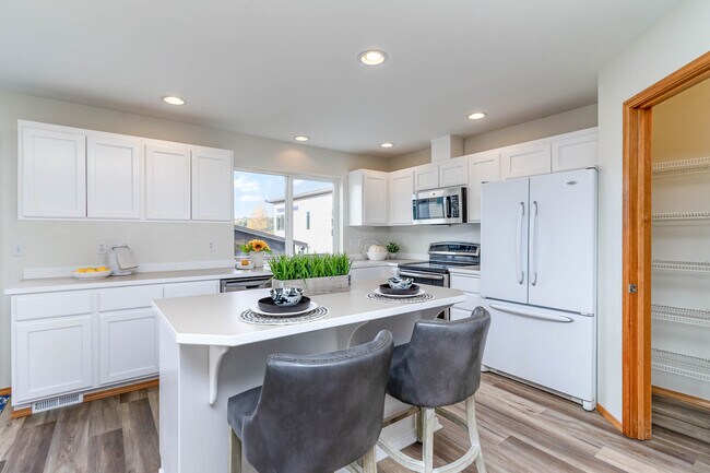 Kitchen w/Eating Bar - 16117 1st Ave NE
