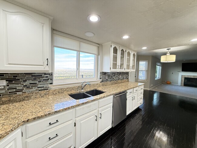 Building Photo - 3408 S Huntington Dr