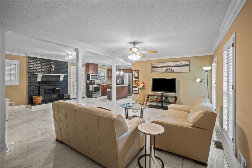 Building Photo - 4839 Lehigh Dr