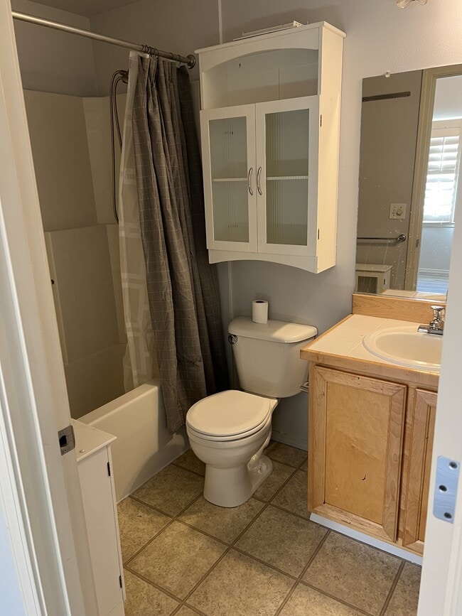 Building Photo - 8662 NE Trafalgar Ln