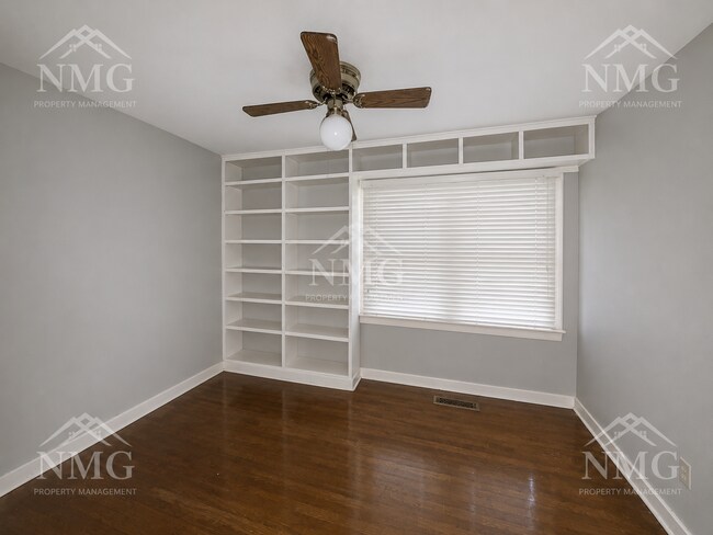 Building Photo - 4247 E Ridge Dr