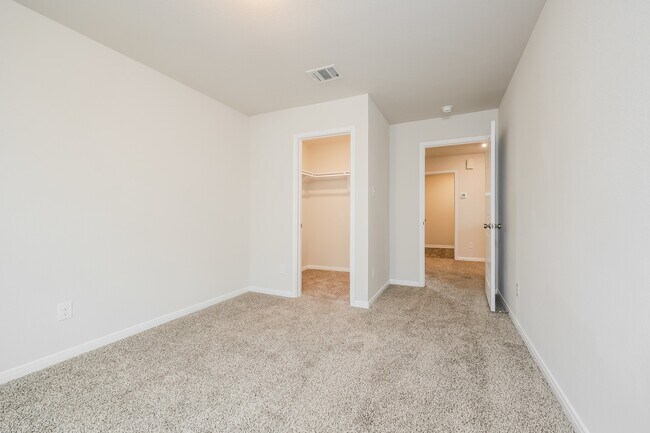 Building Photo - 17640 Cedar Crst Dr