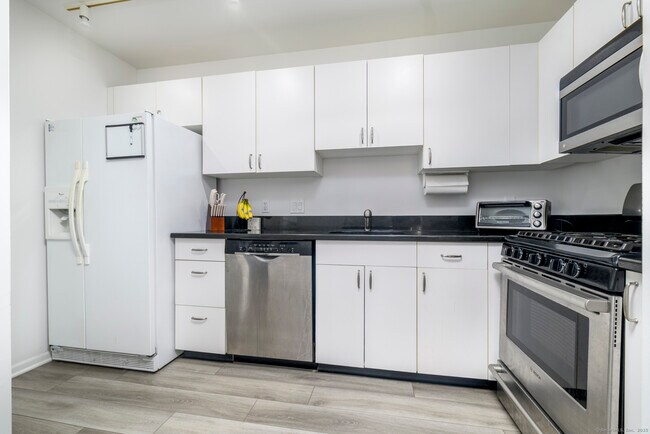 Building Photo - 39 Glenrock
