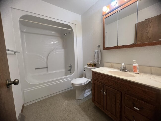 Building Photo - 312 E Main St