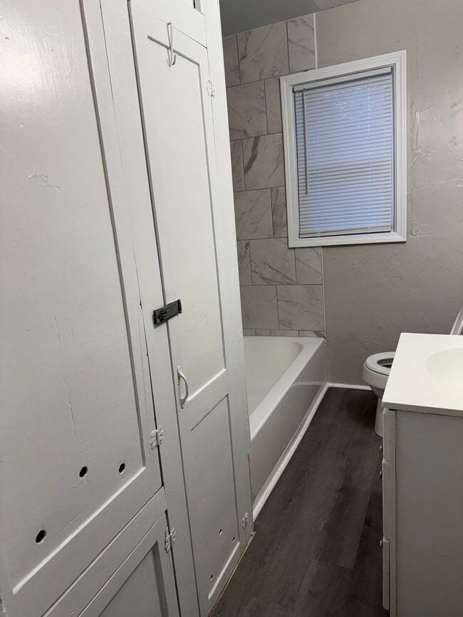 Building Photo - Gables Home