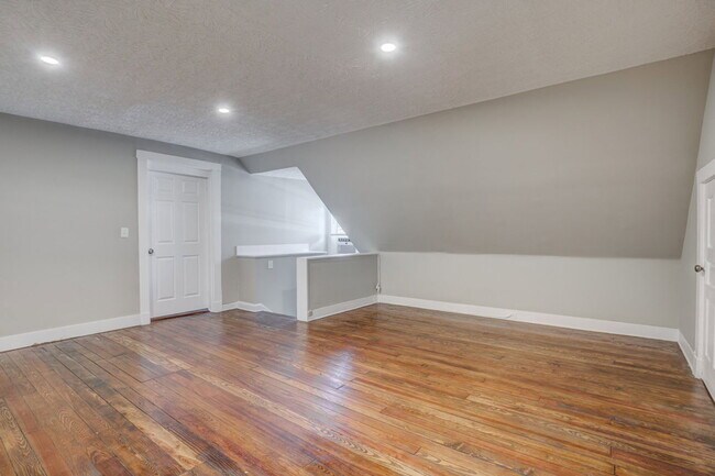 Building Photo - 808 Academy Ave