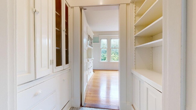 Building Photo - Charming 2BR/1BA in Cole Valley – Garage Parking, In-Unit Laundry & Private Backyard